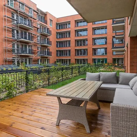 Apartment De Lux Z Ogrodem *